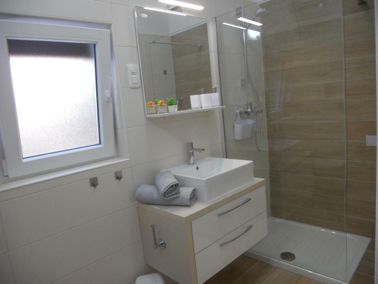 Apartments Mihalic I Baska  Exterior photo